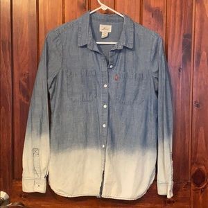 Levi’s ombré denim button down top